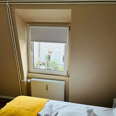 Neue Im Zentrum Von Fuer 2-4 Personen شقة *