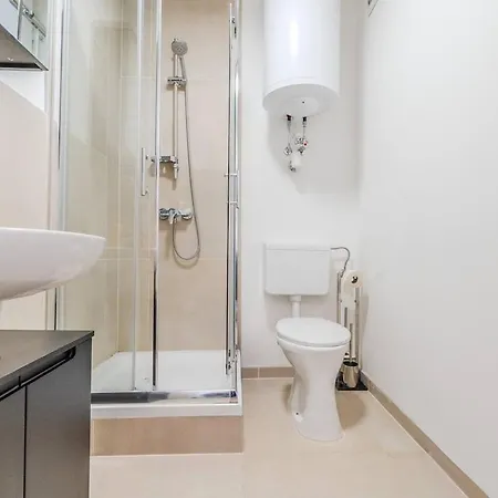 Neue Im Zentrum Von Fuer 2-4 Personen شقة غراتس