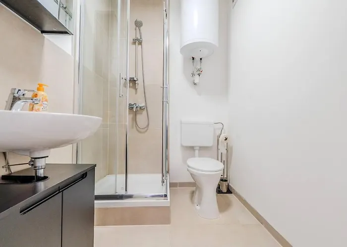 Neue Im Zentrum Von Fuer 2-4 Personen شقة غراتس